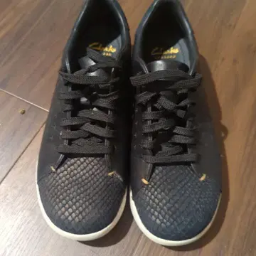 새상품급 Clarks 캐주얼 스니커즈 블랙