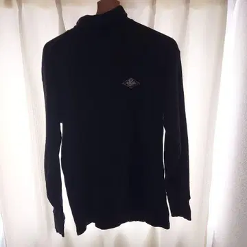 CALEE 블랙 터틀넥 티셔츠