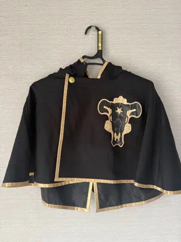 블랙클로버 검은 폭우 로브