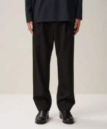 새상품급 ATON 백 새틴 스탠다드 팬츠 슬랙스