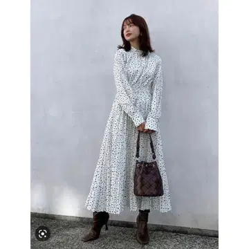 [ anuans ] SD 도트 와셔 플리츠 원피스