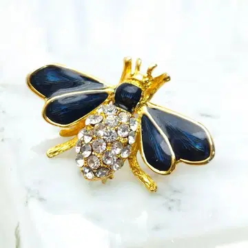 [ 레어 ] 칼 라거펠트 브로치 벌 큐빅 빈티지