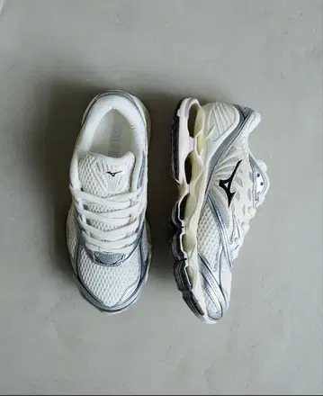 MIZUNO/미즈노 WAVE PROPHECY LS 스니커즈