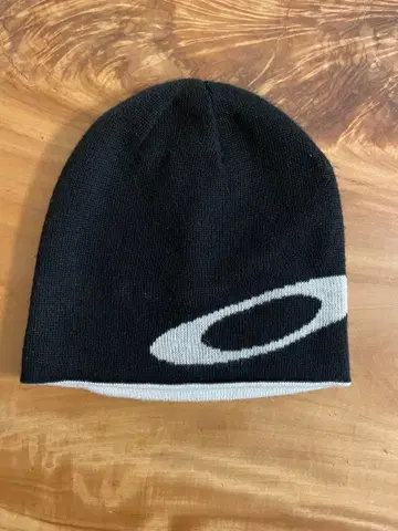 Oakley 비니 화이트 블랙