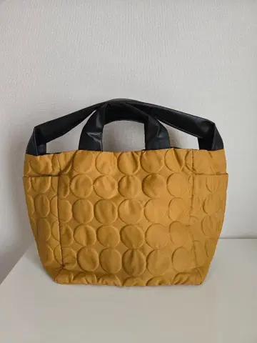 아크릴릭 엠보싱 도트 토트백