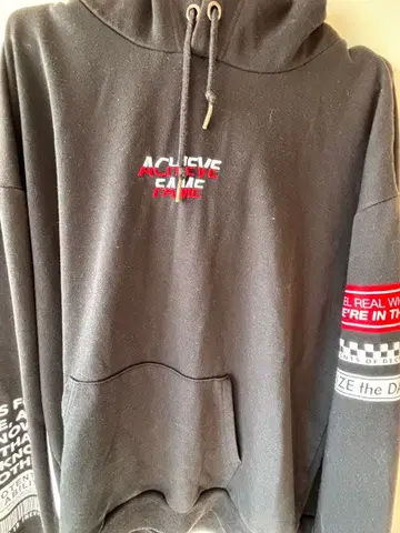 후드 부착 블랙 후드티