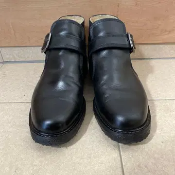 블랙 인조 가죽 버클 부츠