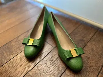 페라가모 그린 컬러 리본 포함 펌프스 9 B 미사용 새상품