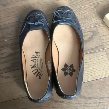 MUKAVA 블랙 플랫슈즈