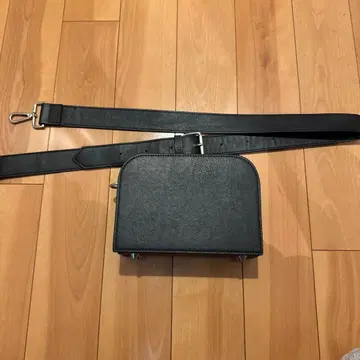 ZARA 블랙 숄더백