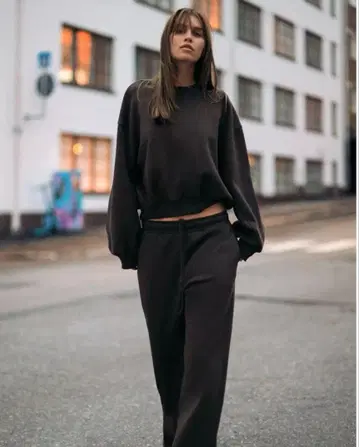 [새상품] ZARA 베이직 스플래쉬 맨투맨 다크 브라운