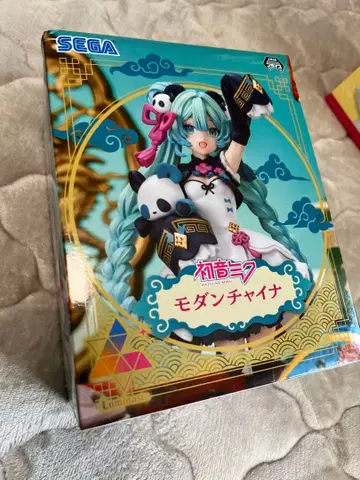 하츠네 미쿠 모던 차이나 피규어