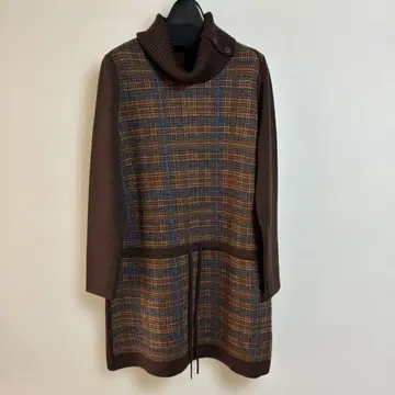 체크 무늬 터틀넥 튜닉