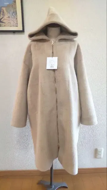 MICA&DEAL 후데트 퍼 베이지 코트 FREE SIZE 미사용 새상품