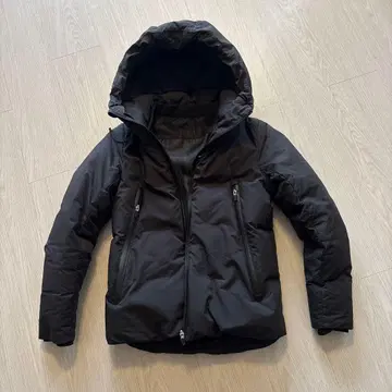 울트라 웜 블랙 다운 자켓 후드 부착