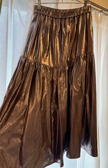 Ray BEAMS 메탈릭 개더 스커트