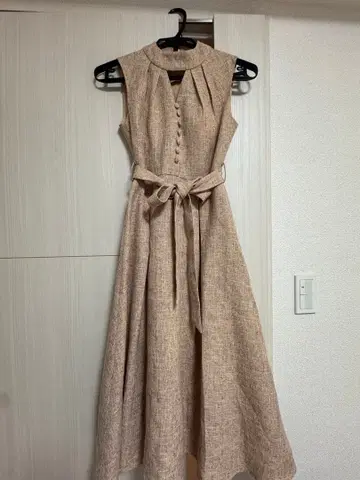 슬리브리스 베이지 롱 원피스