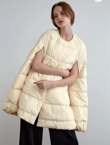 현행 모델. 새상품급 LEPHIL 루필 퍼피 다운 케이프 에크루