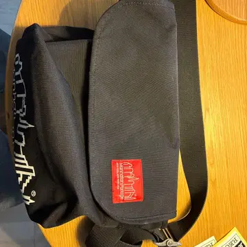 맨하탄 포티지 Beams 콜라보 바디 백