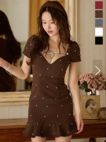 브라운 펄 장식 V넥 드레스