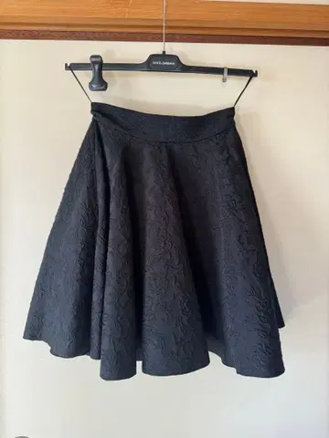 돌체앤가바나 블랙 플레어 스커트 꽃무늬