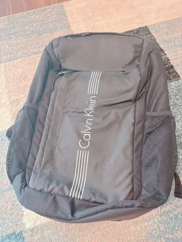 Calvin Klein 블랙 백팩