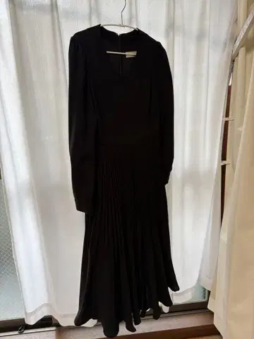 셀포드 보타이 플리츠 원피스