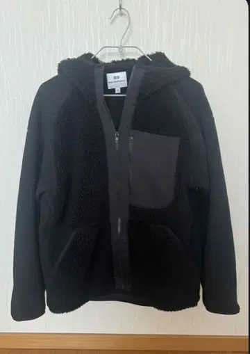 유니클로 x 화이트 마운티니어링 플리스 풀 집업 후드티