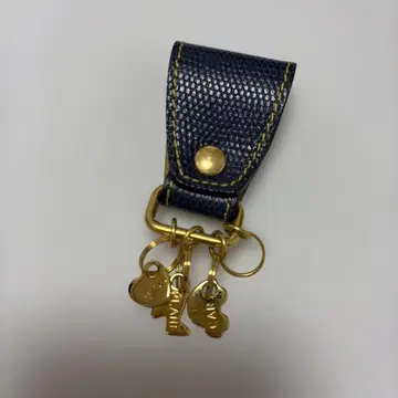 네이비 합성 피혁 키링 골드 참 포함