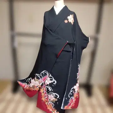 순수 실크 후리소데 블랙 베이스에 사쿠라 패턴 톨 사이즈
