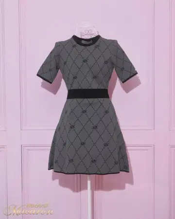 미셸 마카롱 모노그램 니트 원피스