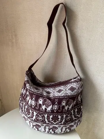 태국 나라야에서 구매한 새상품 코끼리 패턴 다크 브라운 숄더백