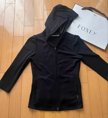 FOXEY NEW YORK 후드 부착 후드티 38