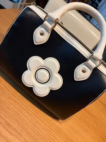 마리콴트 데이지 클래시컬 미니 보스턴 숄더백