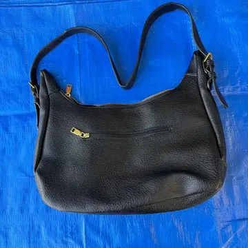 가죽 블랙 숄더백 내포켓 부착