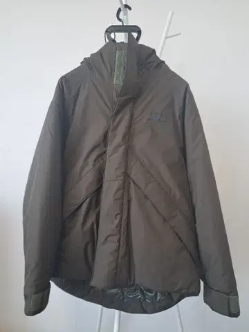 올리브 그린 후드 부착 다운 자켓 M