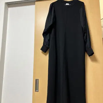 블랙 긴팔 롱 원피스 퍼프 슬리브