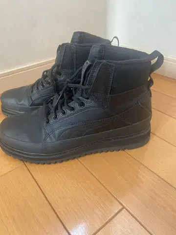Puma 블랙 하이컷 부츠