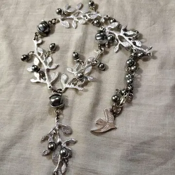 세실 에잔느 리프와 담수 진주, 진주 목걸이