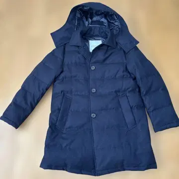 네이비 후드 부착 다운 자켓