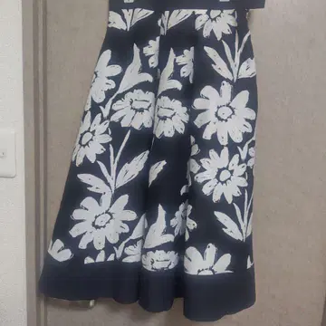 엠즈 그레이시 모노톤 빅 플라워 스커트 38 사이즈