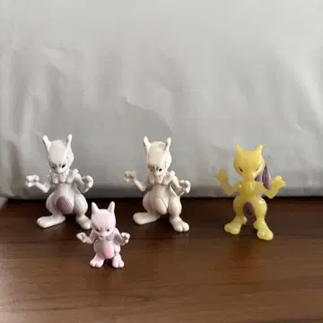 뮤츠 피규어 4개 세트