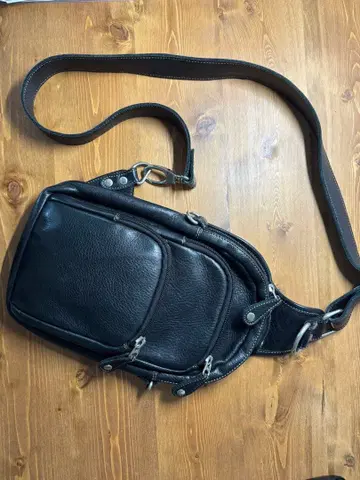 가죽 블랙 바디백