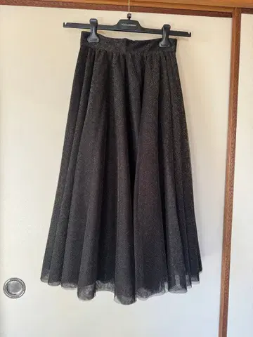 러시아 브랜드 블랙 플레어 스커트