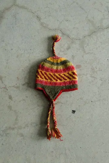 아카이브 핸드 니트 이어 플랩 비니