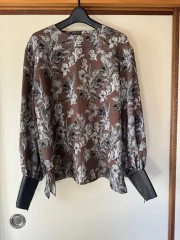 Setsuko Nakajima 꽃무늬 긴팔 블라우스 가죽풍 소매