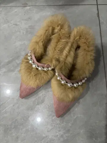 퍼 장식 펄 비즈 스틸레토 펌프스