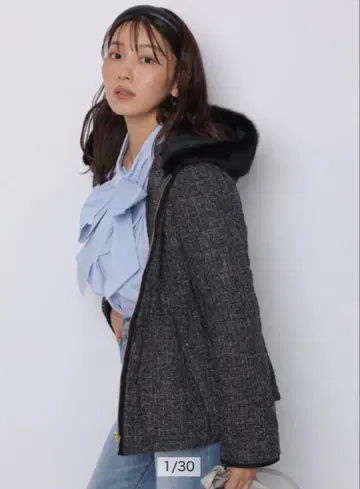 이번 시즌 저스길리티 퀼팅 페플럼 숏 코트