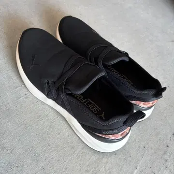 Puma 블랙 슬립온 스니커즈