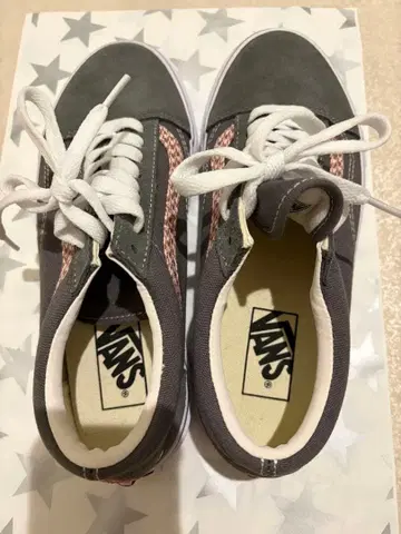 VANS 그레이 꽃무늬 자수 스니커즈